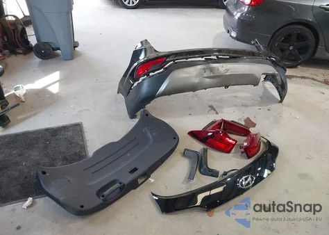 2018 Hyundai Santa Fe Sport 2.4L z USA, uszkodzony, nr VIN 5NMZU3LB1JH054077